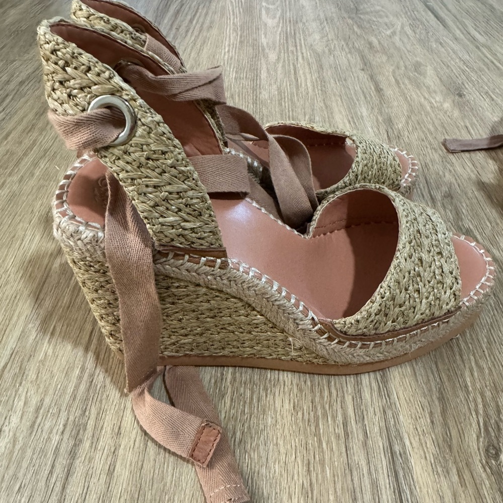 Vince Camuto rattan wedge ankle tie size 8.5